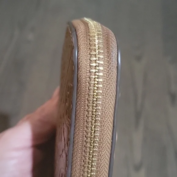 Tory Burch Wallet - Picture 4 of 8